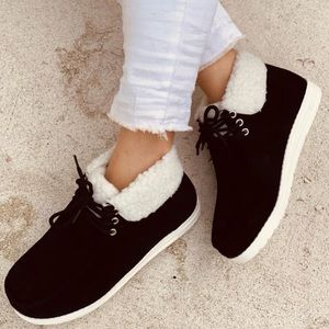 ✨LAST CHANCE✨ Fluffy Lace-up Front Snow Boots